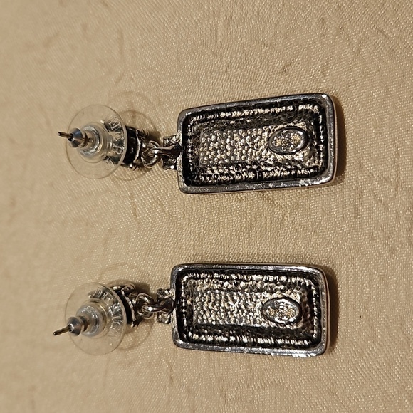 PREMIER DESIGNS Vintage Mother of Pearl Pendant & Pierced Earrings - Picture 9 of 11